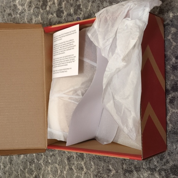 Billy Footwear Faux Shearling Cuff High Top Zip Sneaker. New in box! - Picture 4 of 6